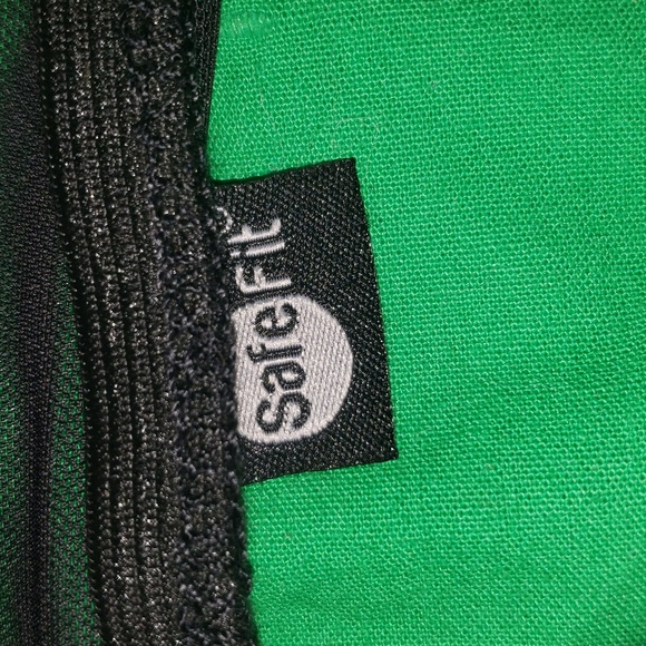 Safe Fit Window Sun Shade Adjust to Fit Car Child Safety 15" x 20" - Picture 3 of 6